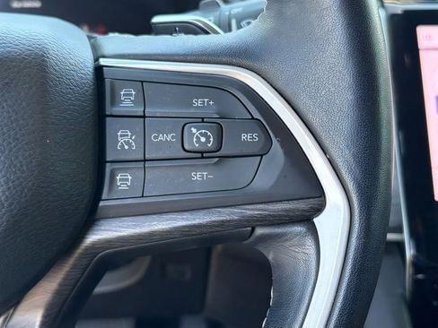 Used 2022 Jeep Grand Cherokee Limited w/ Luxury Tech Group II RWD image 18