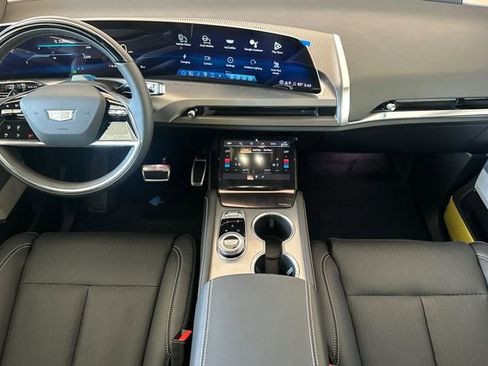 New 2026 Cadillac Vistiq Luxury image 13