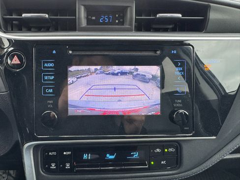 Used 2018 Toyota Corolla SE image 17