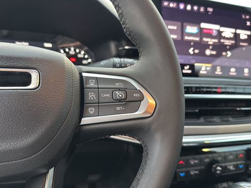 Used 2024 Jeep Compass Limited image 19