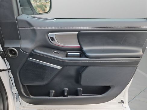 Used 2025 Ford Expedition Platinum image 13