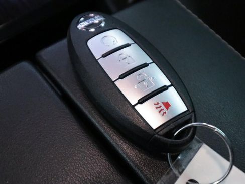 Used 2021 Nissan Rogue SV image 24