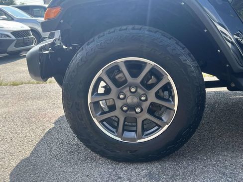 Used 2022 Jeep Gladiator Overland w/ Popular Equipment Package AWD/4WD image 10