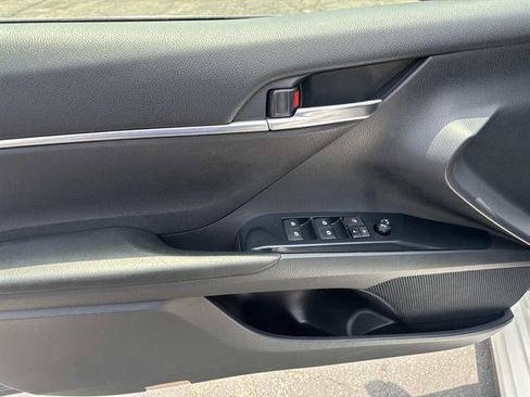 Used 2018 Toyota Camry SE w/ Convenience Package FWD image 14