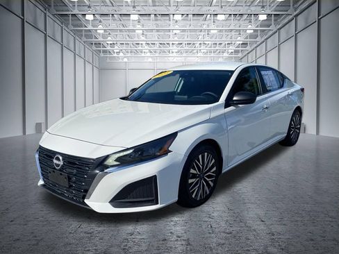Used 2025 Nissan Altima 2.5 SV FWD image 11