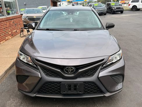 Used 2020 Toyota Camry SE FWD image 6