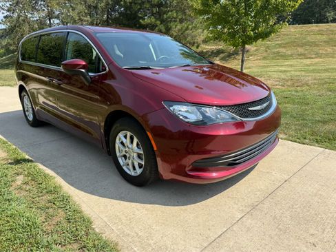 Used 2017 Chrysler Pacifica Touring FWD image 5