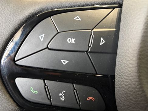 New 2026 Chrysler Pacifica Select image 32