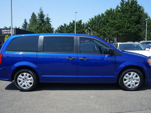 Used 2019 Dodge Grand Caravan SE w/ UConnect Hands-Free Group FWD image 6