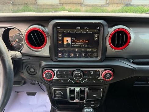 Used 2019 Jeep Wrangler Unlimited Sahara AWD/4WD image 21