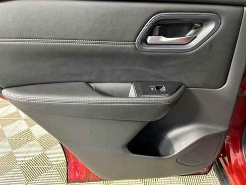 Used 2024 Nissan Rogue SL w/ SL Premium Package image 16