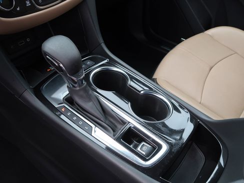 Used 2023 Chevrolet Equinox Premier image 31