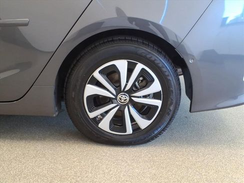 Certified 2019 Toyota Prius Prime Advanced image 7