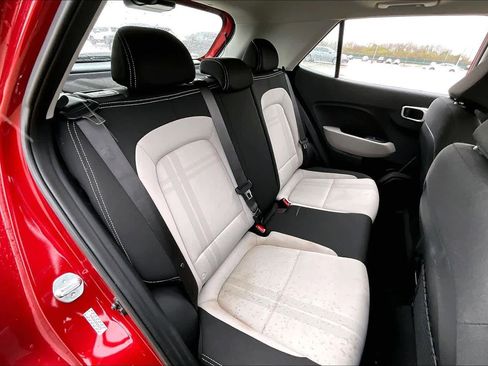 Certified 2024 Hyundai Venue SEL image 18