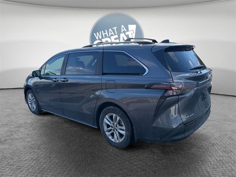 Used 2025 Toyota Sienna XLE w/ XLE Plus Package image 6