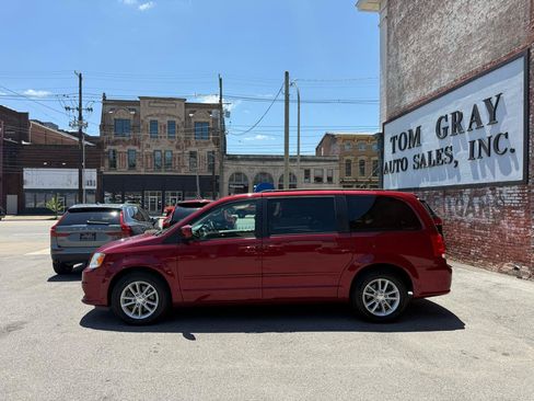Used 2016 Dodge Grand Caravan SXT FWD image 5