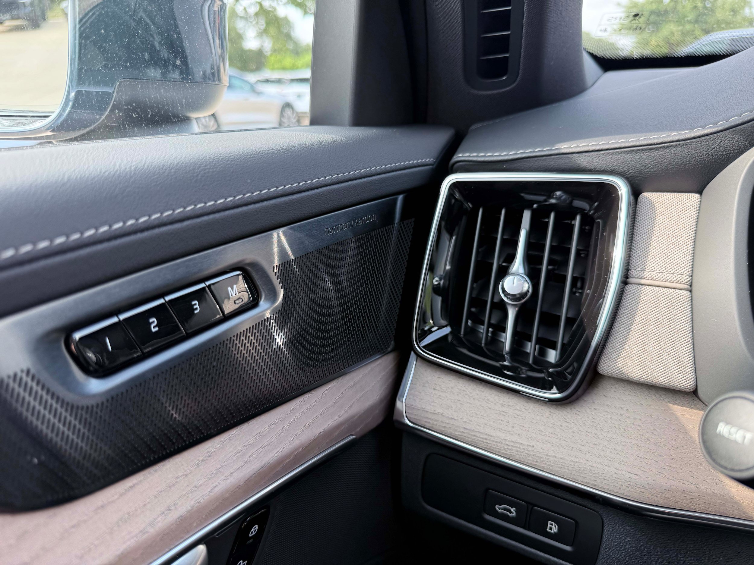 New 2026 Volvo XC90 T8 Plus w/ Protection Package Premier AWD/4WD image 20