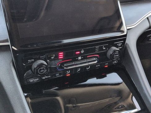 Used 2021 Jeep Grand Cherokee L Limited image 28