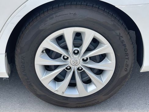 Used 2016 Toyota Camry LE image 6