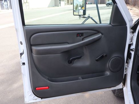 Used 2007 GMC Sierra 3500 W/T w/ Heavy-Duty Power Package image 19