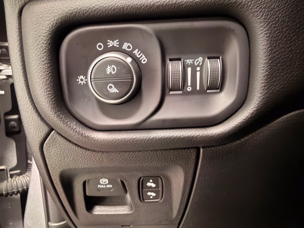 Used 2025 RAM 1500 Laramie w/ Sport Appearance Package AWD/4WD image 25