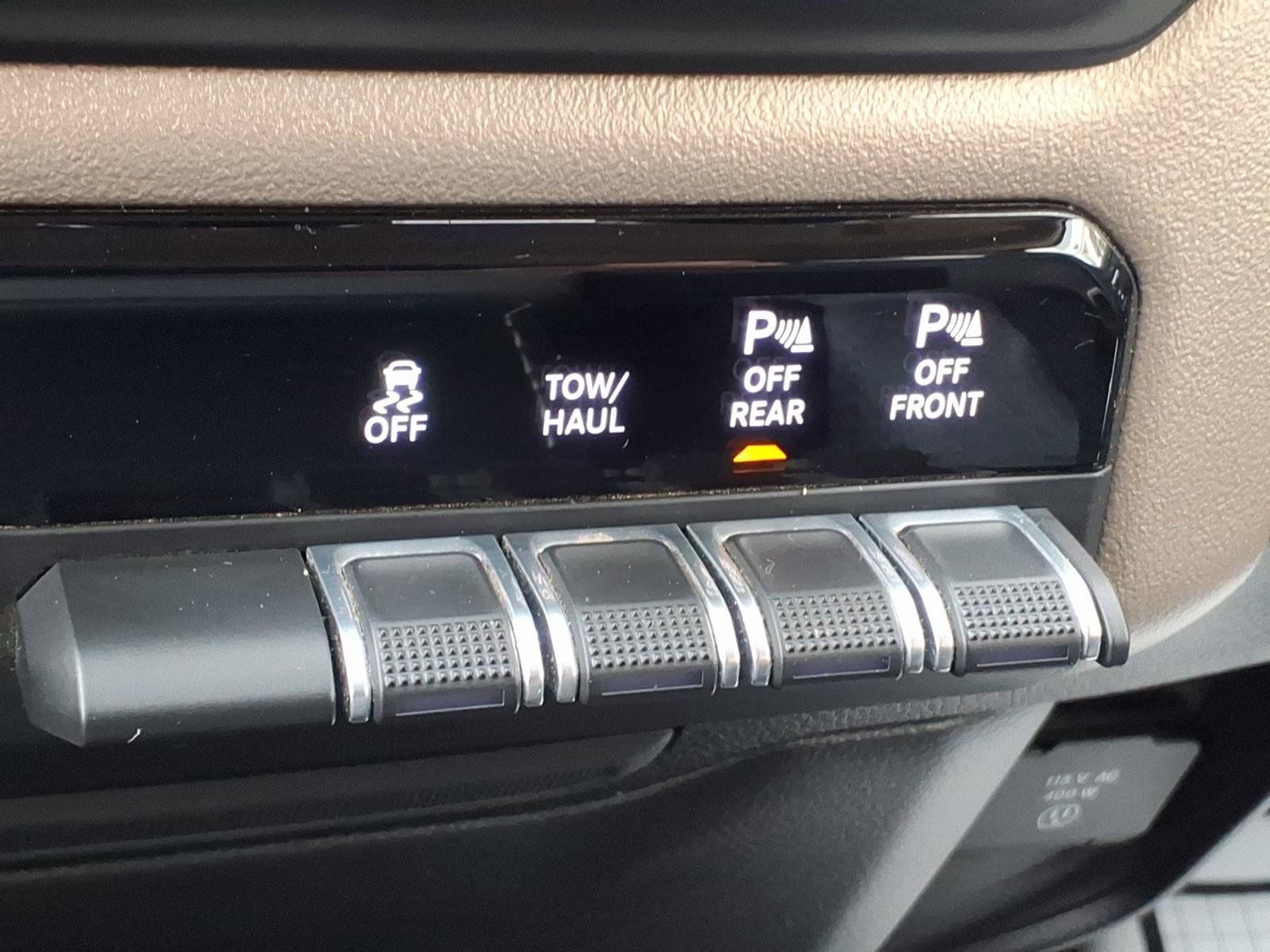 Used 2019 RAM 1500 Laramie AWD/4WD image 17