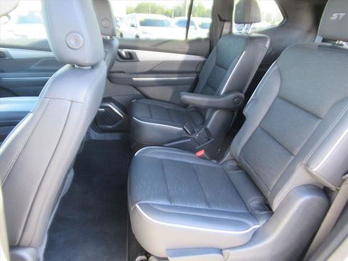 Used 2025 Buick Enclave Sport Touring image 28