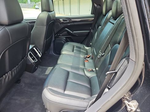 Used 2018 Porsche Cayenne AWD/4WD image 32