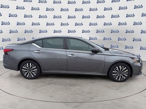 Used 2024 Nissan Altima 2.5 SV FWD image 8
