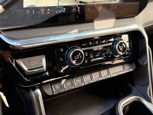 Used 2024 GMC Sierra 2500 Denali w/ Denali Reserve Package image 17