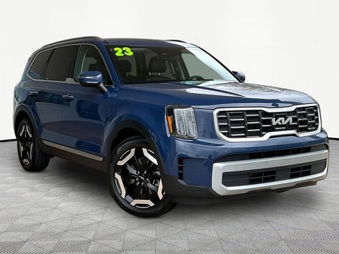 Used 2023 Kia Telluride S w/ S Sunroof Package FWD image 3