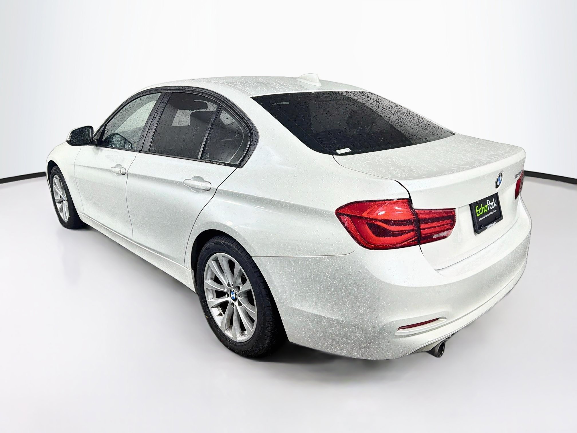 Used 2018 BMW 320i Sedan RWD image 5