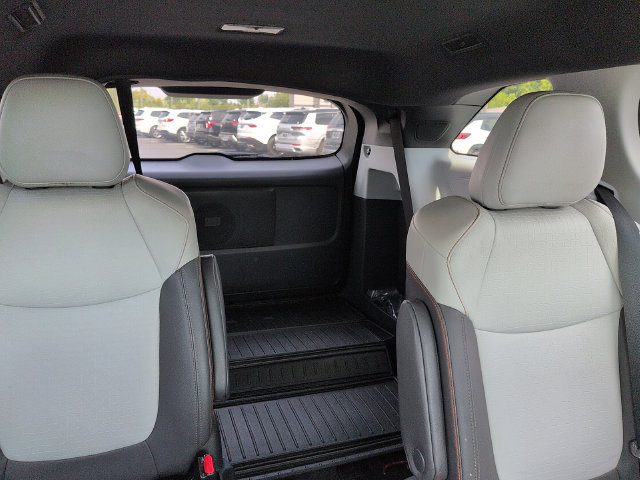 Used 2022 Toyota Sienna XSE w/ XSE Plus Package AWD/4WD image 11