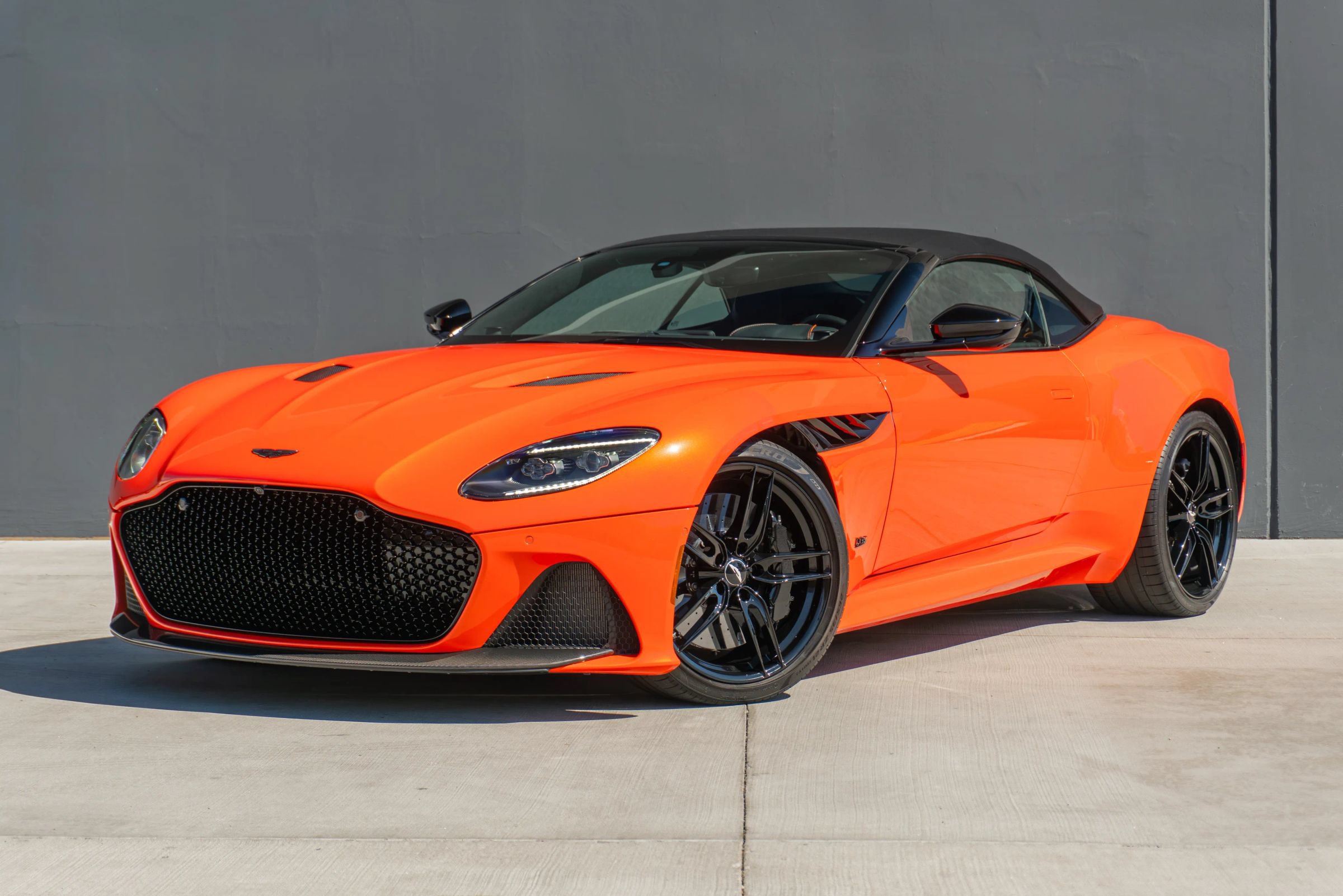Used 2023 Aston Martin DBS Superleggera Volante RWD image 3