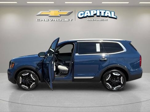 Used 2024 Kia Telluride S FWD image 9