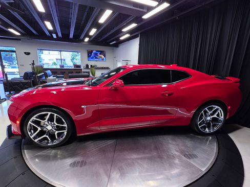 Used 2016 Chevrolet Camaro SS RWD image 11