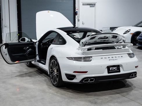 Used 2015 Porsche 911 Turbo w/ Sport Chrono Package AWD/4WD image 33