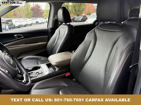 Used 2025 Kia Carnival FWD image 24