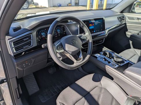 Used 2024 Volkswagen Atlas Cross Sport SE image 13