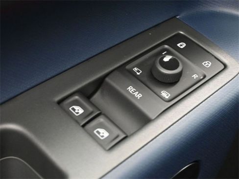 New 2025 Volkswagen ID. Buzz Pro S image 13