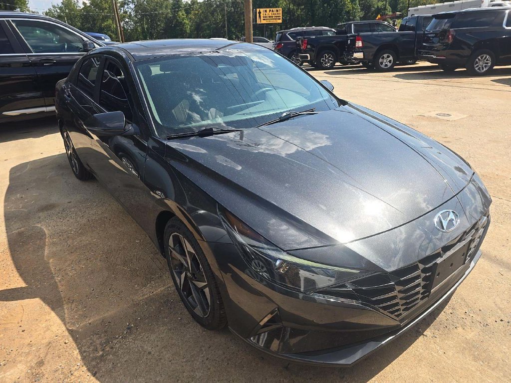 Used 2022 Hyundai Elantra SEL w/ Convenience + Premium Package FWD image 8