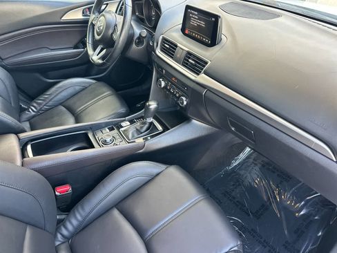 Used 2018 MAZDA MAZDA3 Touring FWD image 16