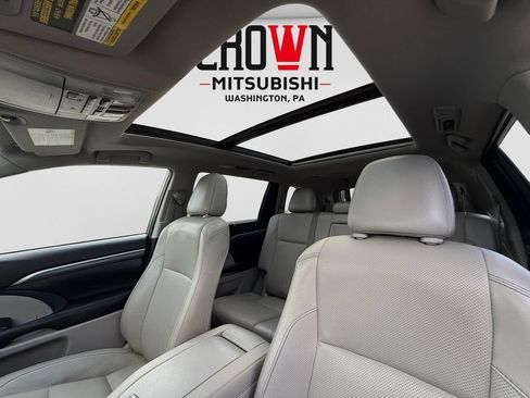 Used 2019 Toyota Highlander Limited Platinum AWD/4WD image 17