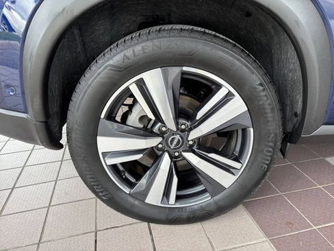 Used 2026 Nissan Rogue SL FWD image 32