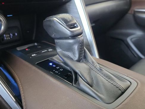 Used 2021 Toyota Venza Limited AWD/4WD image 26