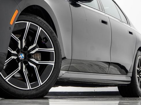Used 2024 BMW 740i RWD image 3
