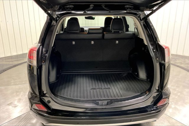Used 2018 Toyota RAV4 Limited AWD/4WD image 38