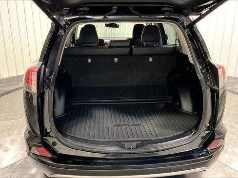 Used 2018 Toyota RAV4 Limited AWD/4WD image 38