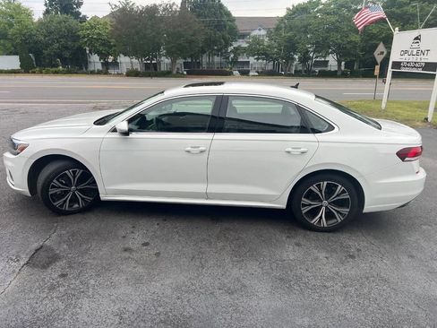 Used 2022 Volkswagen Passat 2.0T SE FWD image 5