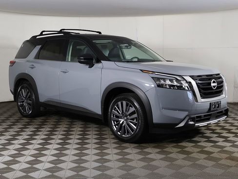 Used 2024 Nissan Pathfinder SL w/ SL Premium Package AWD/4WD image 2